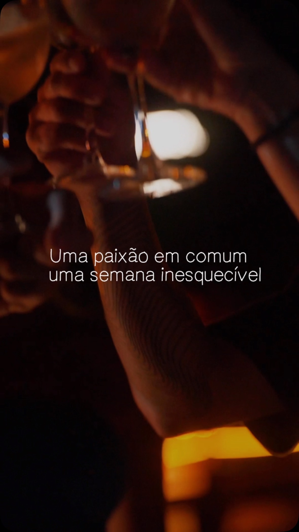 A verdade é que o kite acaba sendo só uma parte da viagem. 🌴

Porque entre uma sessão e outra tem almoço que vira resenha, festa, beach club, jantar, momentos de descanso e uma galera que, em poucos dias, parece que você conhece há anos.

É por isso que a gente fala: você não viaja só pelo destino, você viaja pela experiência. 💛

Cumbuco tá te esperando. Entre em contato pra garantir sua vaga!