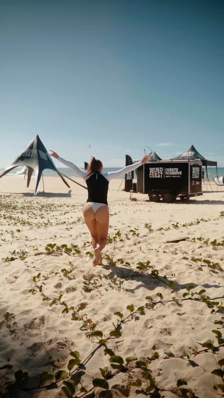 Aprender kite (ou evoluir no esporte) faz toda a diferença quando você tem a estrutura certa!

Por isso, durante a viagem você conta com o suporte da @windcoastkite, nossos parceiros em Cumbuco. São instrutores experientes, equipamentos de última geração e todo o cuidado para que você aproveite ao máximo, com segurança e no seu ritmo.

Não importa se essa vai ser sua primeira aula ou se você já veleja: a experiência é pensada para quem quer viver o melhor de Cumbuco dentro e fora da água.

A gente te espera por aqui. 🌴🤙

Clique no link da bio e garanta sua vaga!