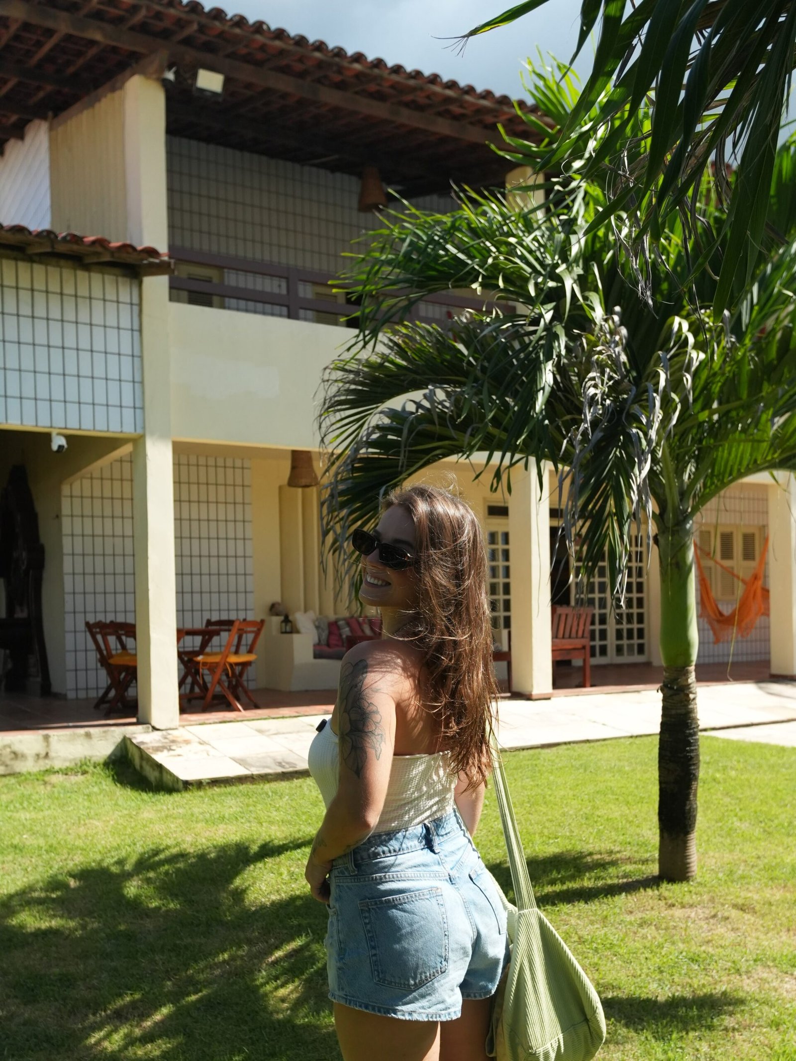 Vem conhecer a casa que vai ser o seu lar em Cumbuco. 🌴🤍

Pé na areia de verdade: da piscina, são só alguns passos até o mar.

Quartos duplos com cama de casal ou duas de solteiro, café da manhã incluso e um ambiente acolhedor para quem viaja sozinho ou acompanhado.

Mais do que uma hospedagem, essa é a experiência de viver Cumbuco com conforto, boa companhia e o mar sempre ao seu lado.

Clique no link da bio e vem com a gente. 😎